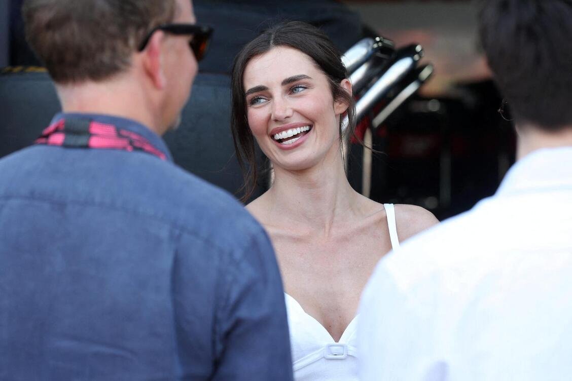 Rebecca Donaldson ដៃគូរបស់ Carlos Sainz Jr 