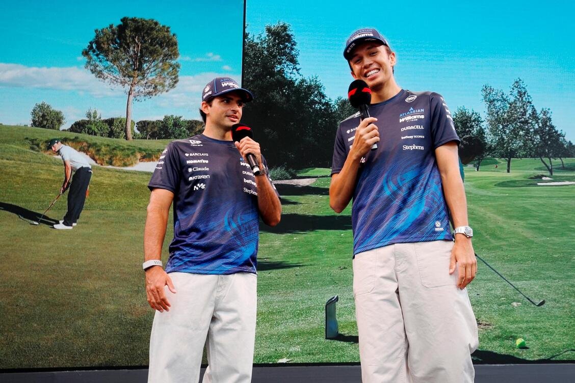 Carlos Sainz Jr និង Alexander Albon ។