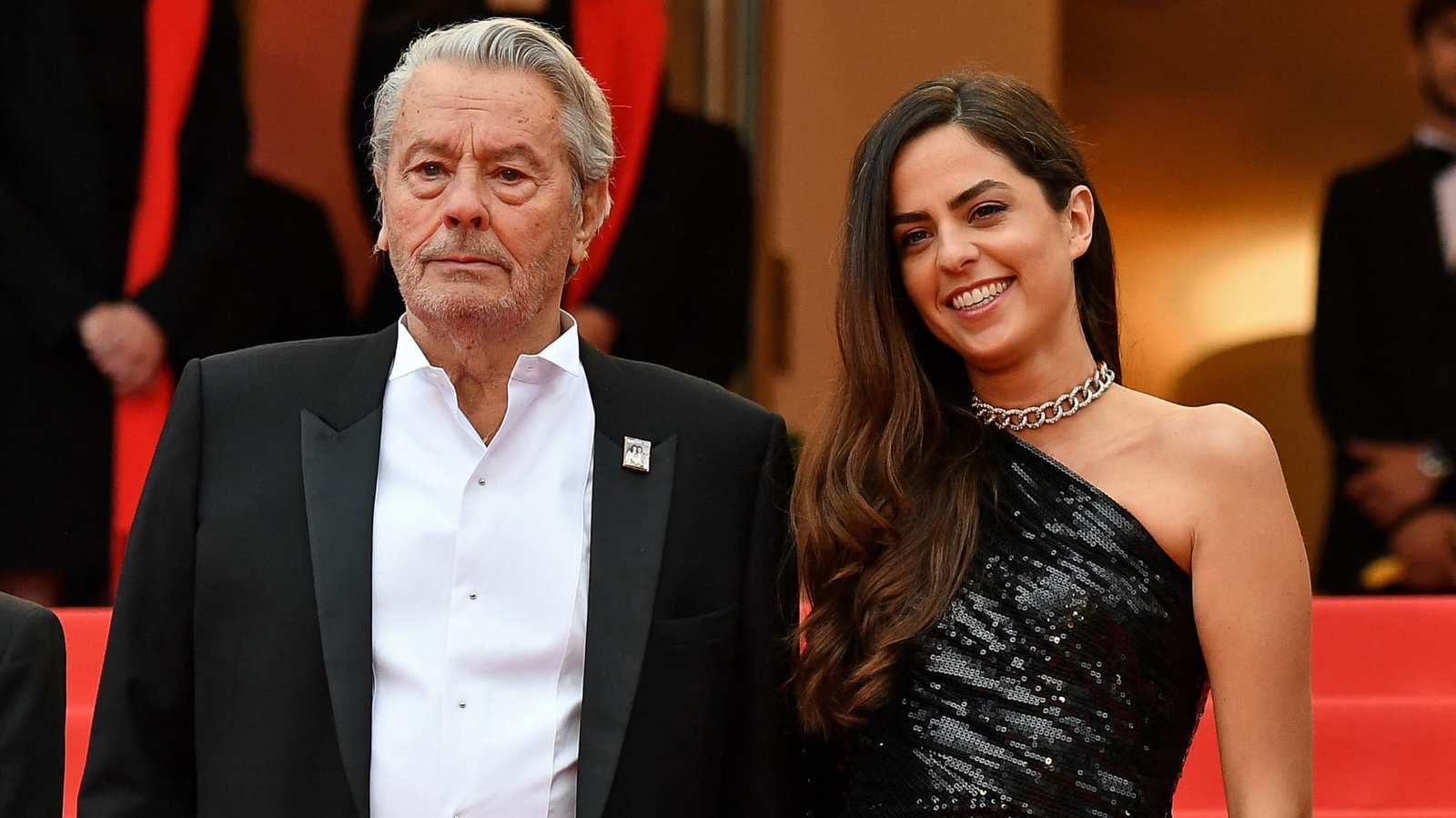 Alain Delon និងកូនស្រីរបស់គាត់ Anouchka នៅមហោស្រពភាពយន្ត Cannes ក្នុងខែឧសភា ឆ្នាំ 2019