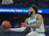 ប្រភព AP បាននិយាយថា Hornets កំពុងបញ្ជូន Miles Bridges ទៅកាន់ Phoenix Suns នៅពេលដែលការរៀបចំឡើងវិញនៃរដូវកាលរបស់ពួកគេនៅតែបន្ត។