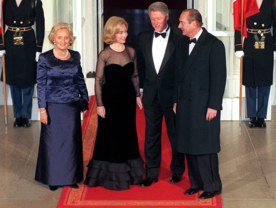 Jacques និង Bernadette Chirac ត្រូវបានទទួលដោយ Bill និង Hillary Clinton នៅសេតវិមានក្នុងឆ្នាំ 1996 ។