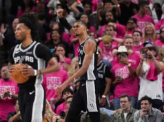 អ្នកគាំទ្រ Spurs នៅតែជឿជាក់ថាពួកគេអាចយកឈ្នះលើឱនភាព 3-1 ទល់នឹង Knicks និងទទួលបានពានរង្វាន់ NBA ជាលើកទីប្រាំមួយរបស់ពួកគេ។