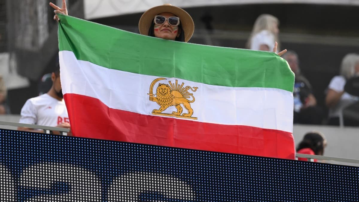 អ្នកគាំទ្រអ៊ីរ៉ង់នៅ World Cup ថ្ងៃទី 16 ខែមិថុនា ឆ្នាំ 2026។ អ្នកគាំទ្រអ៊ីរ៉ង់នៅ World Cup ថ្ងៃទី ១៦ ខែមិថុនា ឆ្នាំ ២០២៦។