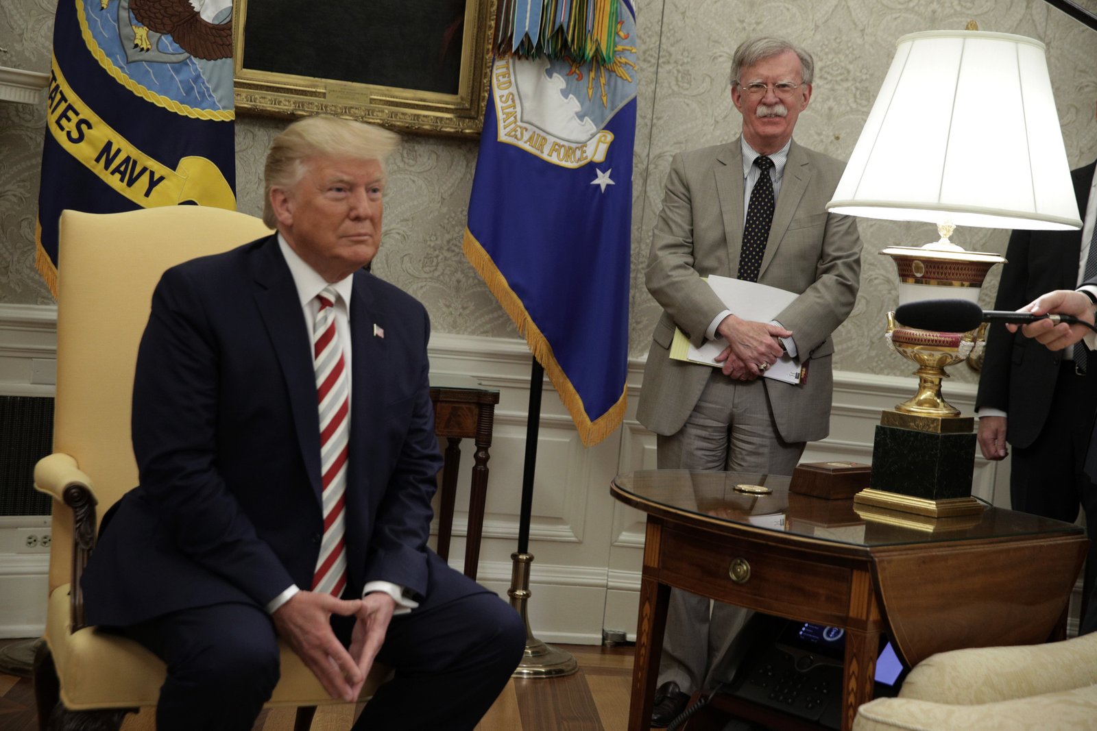 លោក John Bolton បាន​ក្លាយ​ជា​អ្នក​រិះគន់​ដ៏​សំខាន់​របស់​លោក Trump ចាប់​តាំង​ពី​ការ​បណ្តេញ​លោក​ក្នុង​ឆ្នាំ 2019 មក