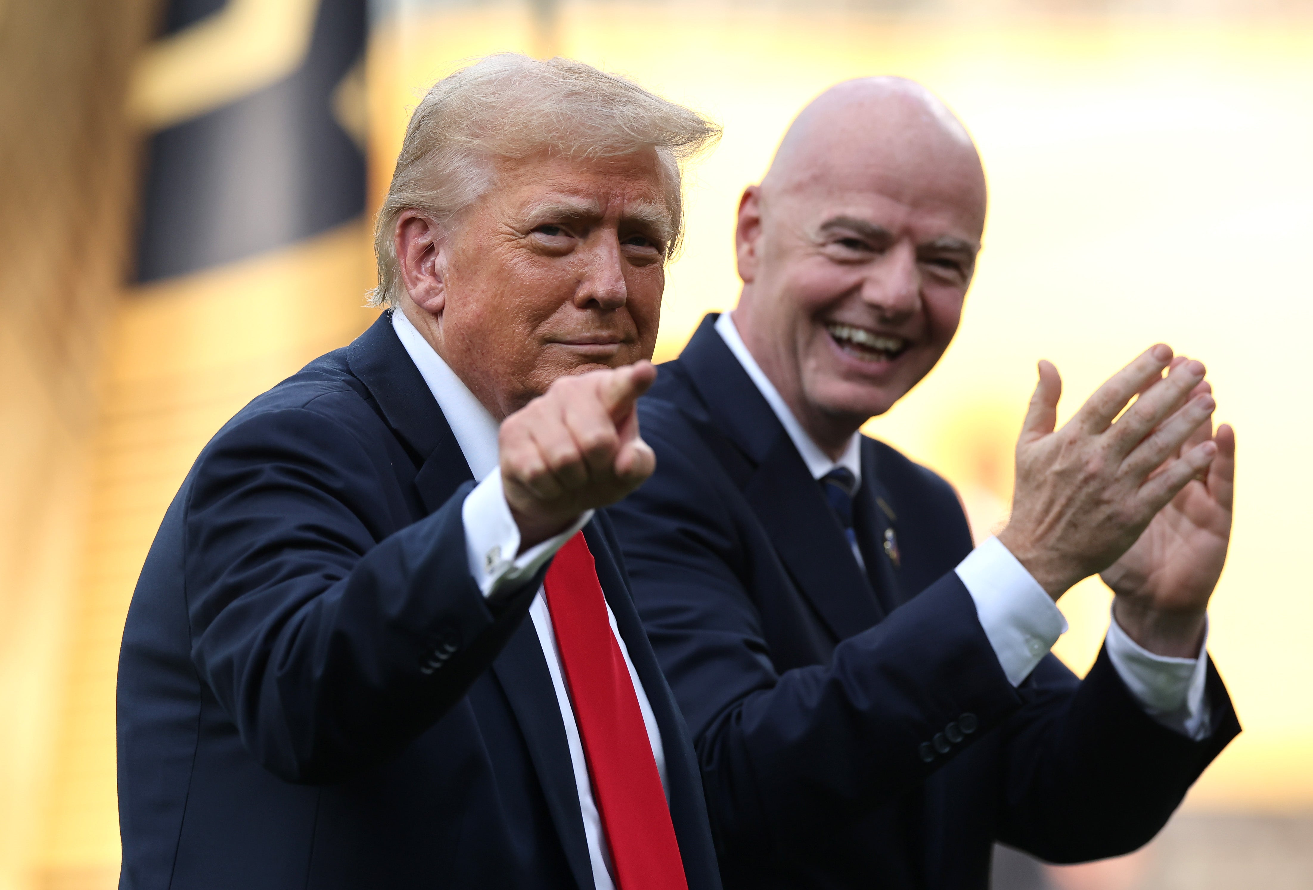 ប្រធានាធិបតី Donald Trump និងប្រធាន FIFA លោក Gianni Infantino នឹងបង្ហាញពានរង្វាន់ World Cup ជាមួយគ្នានៅចុងបញ្ចប់នៃការប្រកួតឆ្នាំ 2026 ។