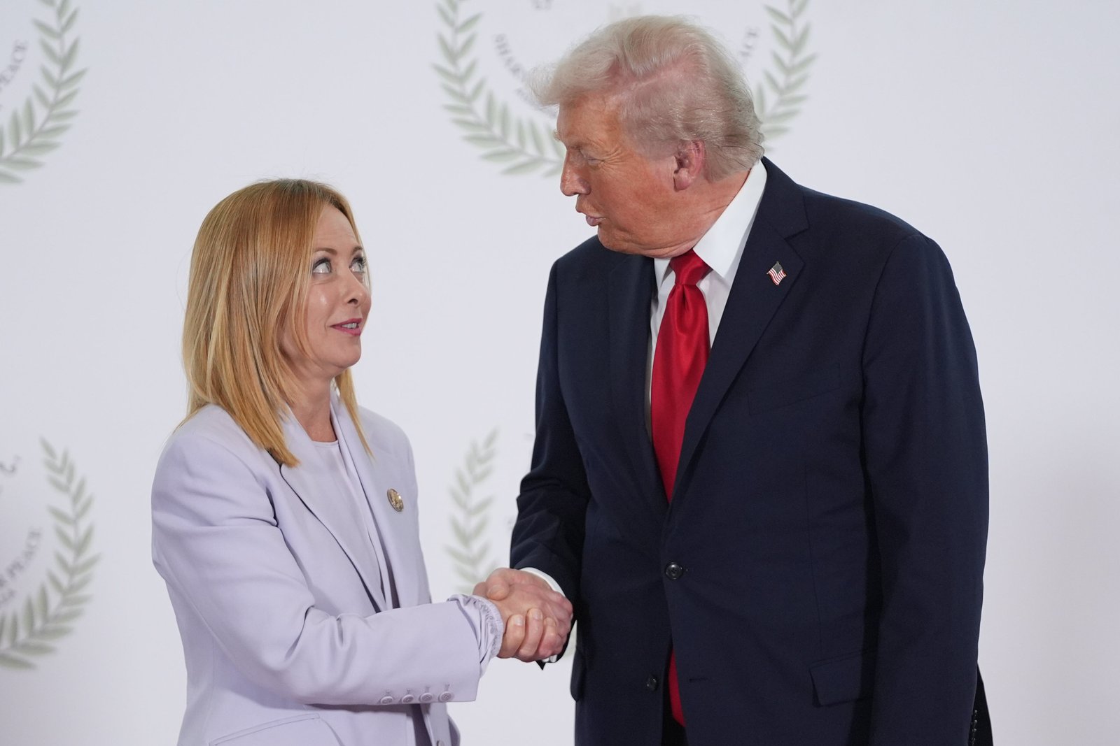 ប្រធានាធិបតី Donald Trump បានបង្កើនជម្លោះរបស់គាត់ជាមួយនាយករដ្ឋមន្ត្រីអ៊ីតាលី Giorgia Meloni