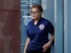 អភិបាលក្រុង LA Karen Bass សារភាពកំហុសរបស់នាង នៅពេលនាងប្រយុទ្ធសម្រាប់អាណត្តិទីពីរទល់នឹង Spencer Pratt