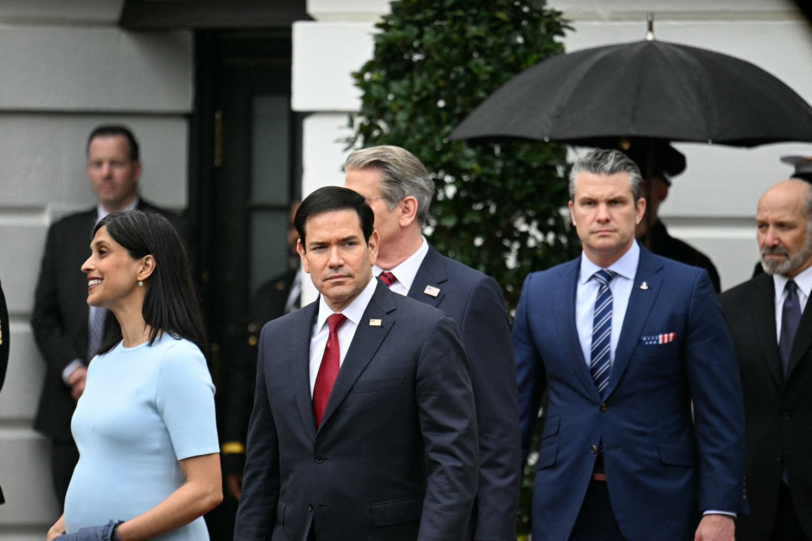 របាយការណ៍ថ្មីមួយនិយាយថា Pete Hegseth, Marco Rubio និងមន្ត្រីរដ្ឋបាល Trump ផ្សេងទៀតបានបន្តប្រើប្រាស់កម្មវិធី Signal បន្ទាប់ពីការលេចធ្លាយដ៏អាម៉ាស់កាលពីឆ្នាំមុន។