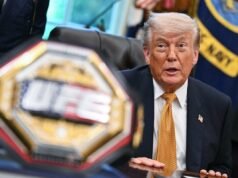 លោក Trump ប្រារព្ធខួបកំណើតគម្រប់ 80 ឆ្នាំរបស់គាត់ជាមួយនឹងការប្រយុទ្ធ UFC នៅពេលដែលជនជាតិអាមេរិកច្រានចោលអតិផរណា