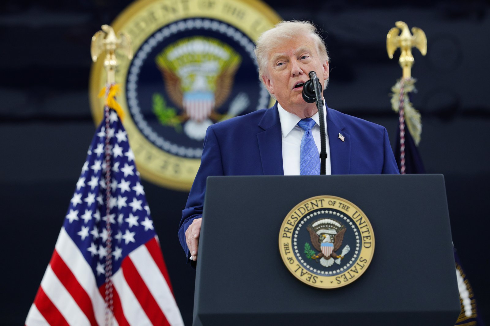 លោកប្រធានាធិបតី Donald Trump បានសួរអ្នកតាមដានការពិតសង្គមរបស់គាត់ថាតើពួកគេចូលចិត្តឈ្មោះហៅក្រៅ