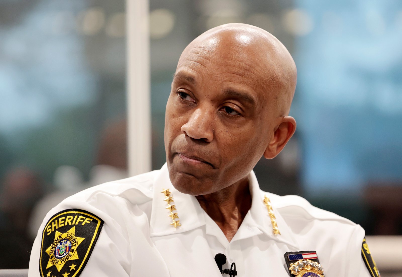 Suffolk County Sheriff Errol Toulon, Jr. អង្គុយកំឡុងពេលសម្ភាសន៍ជាមួយ Newsday ដើម្បីពិភាក្សាអំពីការស៊ើបអង្កេត Gilgo Beach និងការកាត់ទោសជាប់ពន្ធនាគាររបស់ Rex Heuermann ថ្ងៃទី 24 ខែសីហា ឆ្នាំ 2023 នៅ Melville រដ្ឋ NY (William Perlman/Newsday តាមរយៈ AP, ឯកសារ)