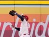 Jo Adell ខ្សែការពាររបស់ Angels លេងបាល់ខុសពេលរត់នៅផ្ទះ ស្រដៀងទៅនឹង Canseco ក្នុងឆ្នាំ 1993