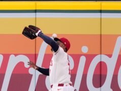Jo Adell ខ្សែការពាររបស់ Angels លេងបាល់ខុសពេលរត់នៅផ្ទះ ស្រដៀងទៅនឹង Canseco ក្នុងឆ្នាំ 1993