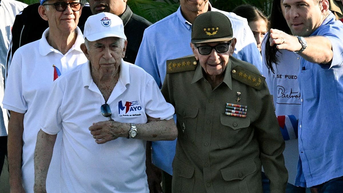លោក Raul Castro ត្រូវបានគេមើលឃើញជាសាធារណៈ