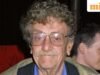 សម្រង់នៃថ្ងៃដោយ Kurt Vonnegut: “យើងគឺជាអ្វីដែលយើងនិយាយថាយើងជា” – មេរៀនជីវិតអំពីអត្តសញ្ញាណនិងជម្រើសសីលធម៌
