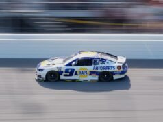 ការប្រណាំង NASCAR ក្នុងរដ្ឋ Michigan ត្រូវបានផ្អាកដោយសារតែគ្រោះថ្នាក់រវាង Chase Elliott និង Christopher Bell