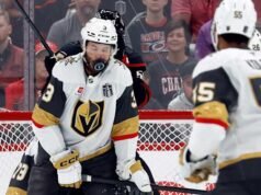 Brayden McNabb បានចាកចេញពីការប្រកួតវគ្គផ្តាច់ព្រ័ត្រ Stanley Cup ជាលើកទីពីរ បន្ទាប់ពីបានទាត់ចំមុខ