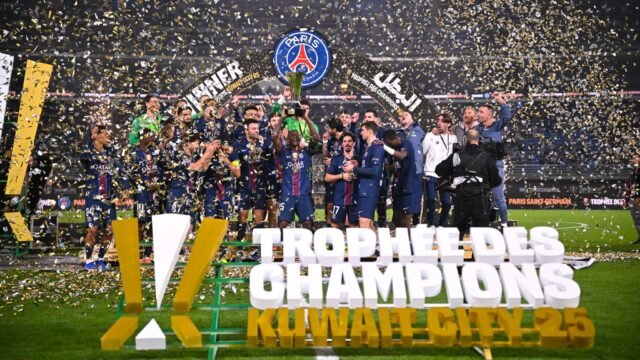 Les-joueurs-du-PSG-celebrent-leur-victoire-lors-du-Trophee-des-champions-lors-de-la-saison-2025-2026.jpeg
