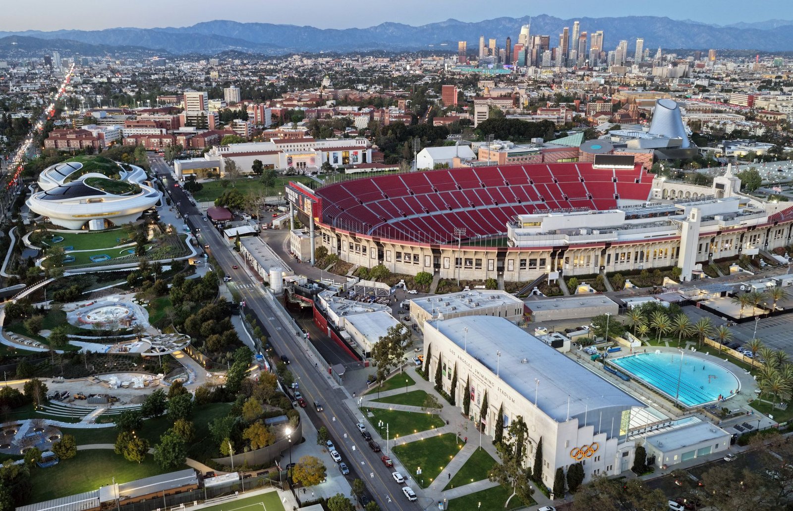 Los Angeles Memorial Coliseum នឹងធ្វើជាម្ចាស់ផ្ទះកីឡាអូឡាំពិកឆ្នាំ 2028 និងពិធីបុណ្យអ្នកគាំទ្រសម្រាប់ការប្រកួតបាល់ទាត់ពិភពលោកឆ្នាំ 2026