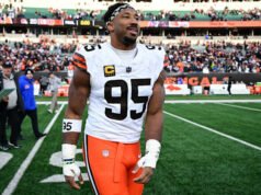 Myles Garrett ដើរតាមមាគ៌ារបស់ Micah Parsons ជាកីឡាករវ័យក្មេងបំផុតក្នុងតំណែងជាកីឡាករឆ្នើមរបស់គាត់។
