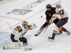 Carter Hart ប្រឈមមុខនឹងការសាកល្បងខុសគ្នាយ៉ាងខ្លាំងនៅក្នុងវគ្គផ្តាច់ព្រ័ត្រ Stanley Cup ពីរដ្ឋ Carolina ទៅ Las Vegas