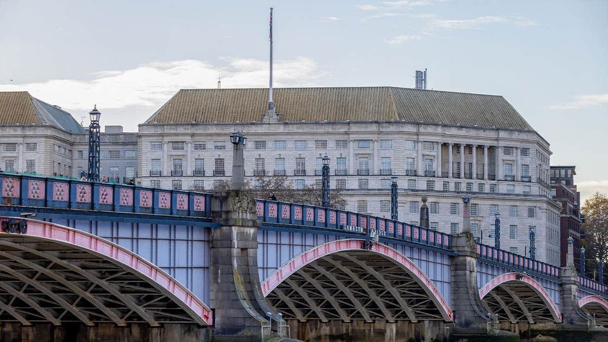 ទីស្នាក់ការកណ្តាលរបស់ MI5's Thames House នៅទីក្រុងឡុងដ៍ ចក្រភពអង់គ្លេស