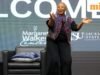 សម្រង់ប្រចាំថ្ងៃ៖ Alice Walker on Confidence – “វិធីសាមញ្ញបំផុតដែលមនុស្សបោះបង់ចោលអំណាចរបស់ពួកគេគឺដោយការគិត … “