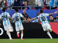 Lionel Messi ក្លាយជាកីឡាករទីពីរដែលស៊ុតបញ្ចូលទីក្នុងការប្រកួត World Cup 5 ដង ដោយស៊ុតបញ្ចូលទីបានលឿនសម្រាប់អាហ្សង់ទីនទល់នឹងអាល់ហ្សេរី។