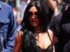 នៅក្នុងរូបភាព។ Kim Kardashian និងប្អូនស្រីរបស់នាង Khloé ក្នុងកម្មវិធី Monaco Grand Prix ដើម្បីលើកទឹកចិត្ត Lewis Hamilton