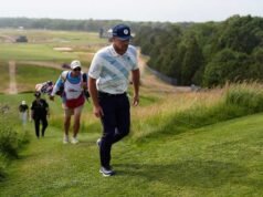 DeChambeau sputters ដែលដឹកនាំក្បួនដង្ហែរបស់អតីតជើងឯកដែលបានខកខានការកាត់នៅឯ US Open