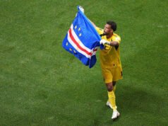 អ្នកចាំទី Vozinha របស់ Cape Verde ទទួលបានការលើកទឹកចិត្តពីក្រុមគ្រួសារមុនការប្រកួតទល់នឹង Uruguay