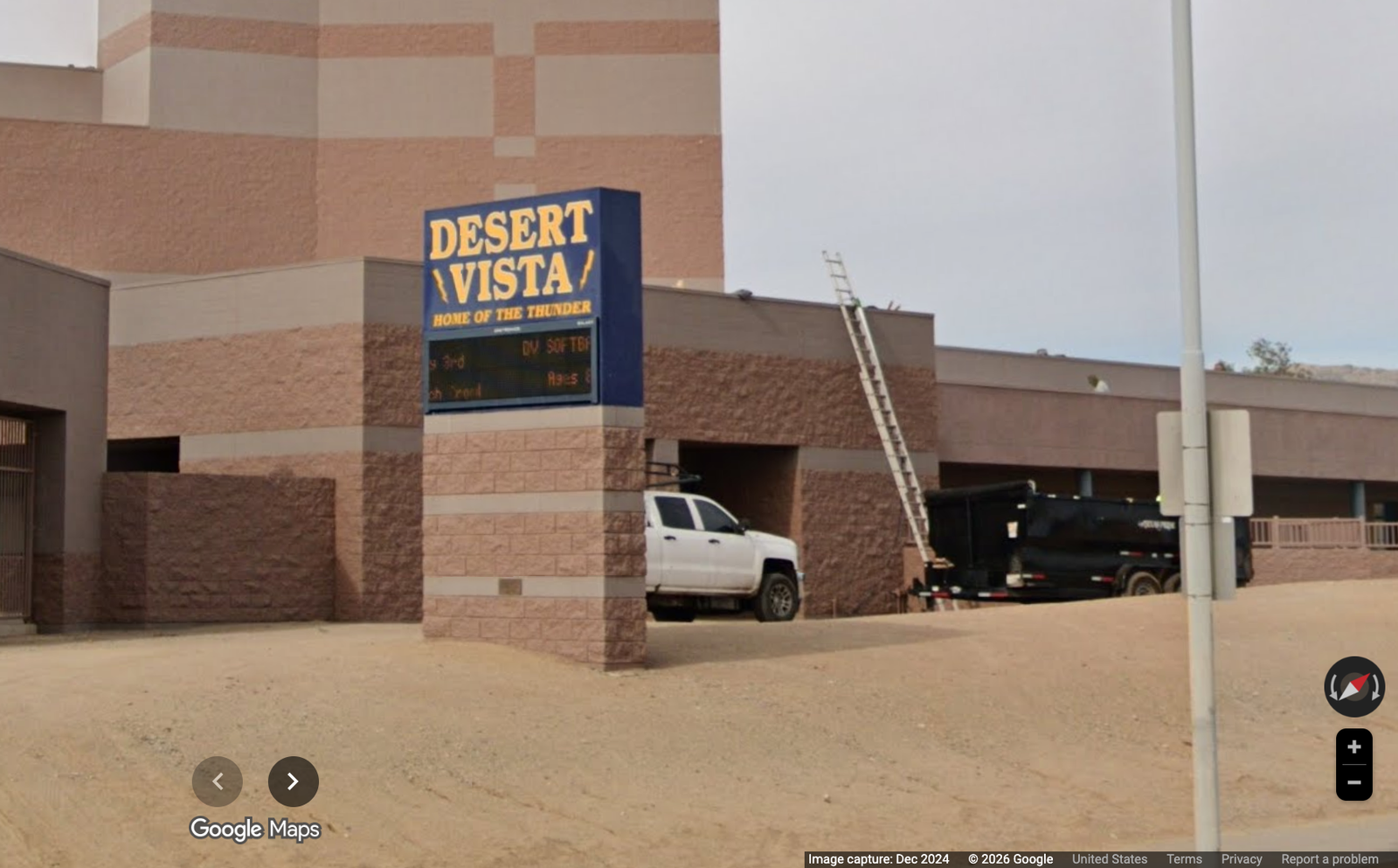វិទ្យាល័យ Desert Vista នៅ Phoenix រដ្ឋ Arizona ។ កាលពីពេលថ្មីៗនេះ និស្សិតបញ្ចប់ការសិក្សានៅសាលាមួយរូប កំពុងប្តឹងឪពុកម្តាយរបស់មិត្តរួមថ្នាក់របស់គាត់ បន្ទាប់ពីគាត់អះអាងថា គាត់ចូលរួមកម្មវិធីជប់លៀង 