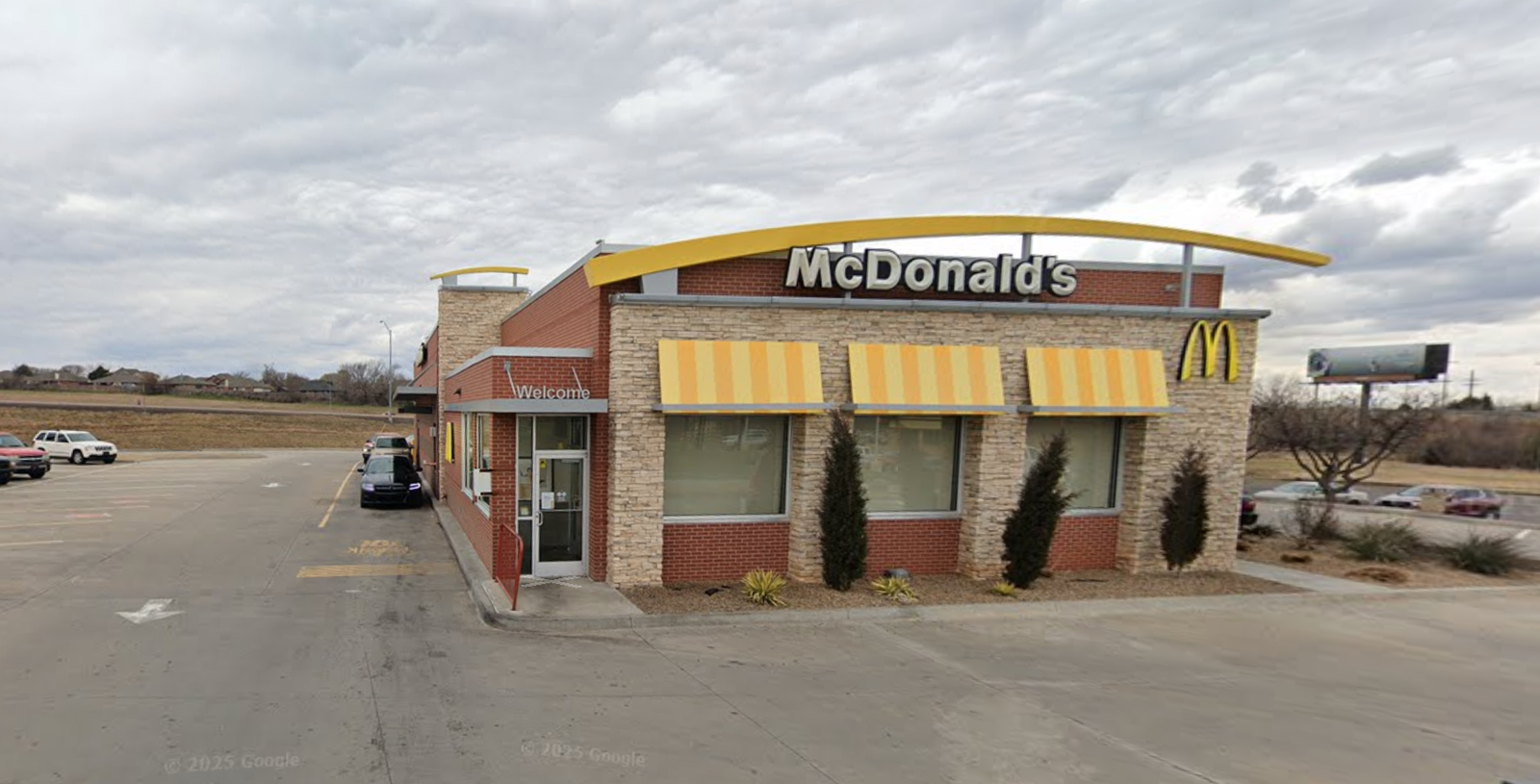 ហាង McDonald's នៅទីក្រុង Purcell រដ្ឋ Oklahoma ជាកន្លែងដែល Chakota P. Nelson អះអាងថា នាងត្រូវបានយាយីដោយជនជាប់ចោទ Roy Curtis Zornes II