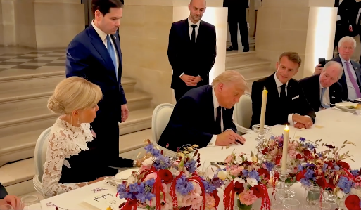 លោកប្រធានាធិបតី Donald Trump បានចុះហត្ថលេខាលើអនុស្សរណៈនៃការបញ្ចប់សង្រ្គាមលើប្រទេសអ៊ីរ៉ង់ក្នុងអំឡុងពេលដំណើរទស្សនកិច្ចរបស់លោកទៅកាន់ទីក្រុង Versailles កាលពីថ្ងៃពុធ