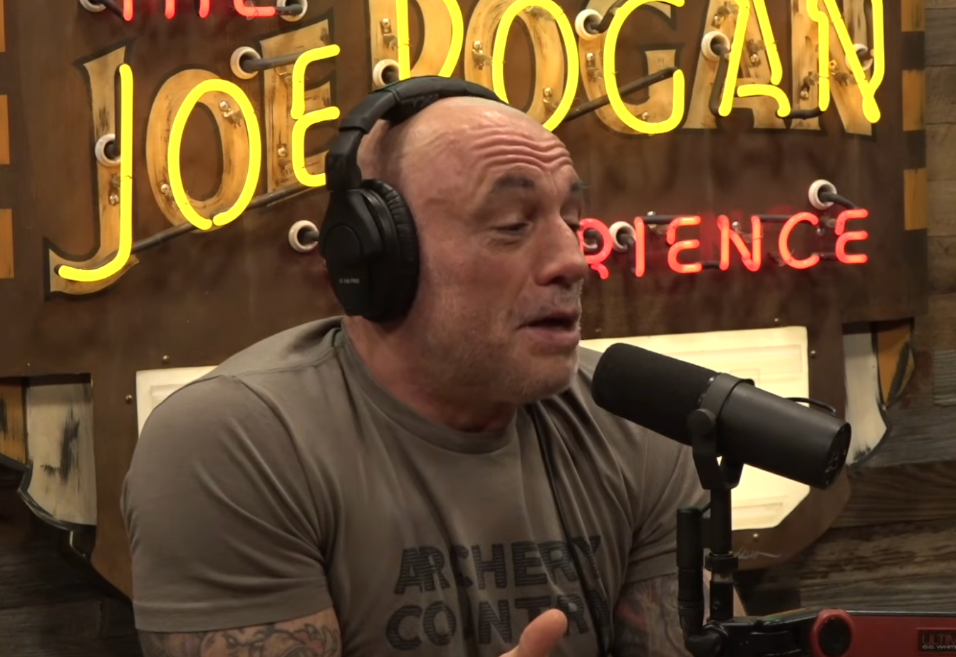 លោក Joe Rogan បានអះអាងថា លោកប្រធានាធិបតី Donald Trump បានប្រាប់គាត់ថា