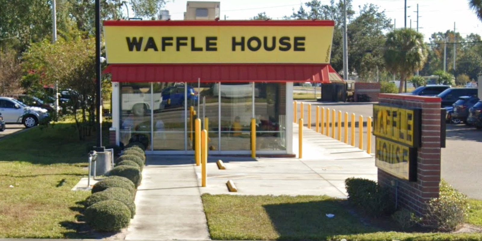 ផ្ទះ Waffle ក្នុងទីក្រុង Bartow រដ្ឋ Florida ស្ថិតនៅចំកណ្តាលនៃបណ្តឹងស្តីពីរបួសផ្ទាល់ខ្លួនដែលពាក់ព័ន្ធនឹងការផ្លាកសញ្ញាបង្អួចដែលអតិថិជនបានរកឃើញថាមានការរំខានខ្លាំងពេក។