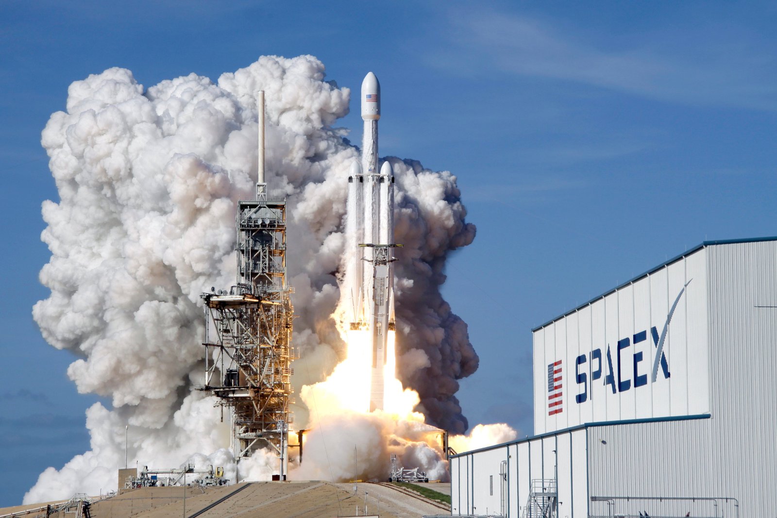 SpaceX ដែលលោក Musk បានបង្កើតរួមគ្នាក្នុងឆ្នាំ 2002 នៅតែជាទ្រព្យសម្បត្តិដ៏មានតម្លៃបំផុតរបស់គាត់ និងបានរៃអង្គាសប្រាក់បានចំនួន 75 ពាន់លានដុល្លារតាមរយៈការផ្តល់ជាសាធារណៈដំបូងរបស់ខ្លួនកាលពីថ្ងៃព្រហស្បតិ៍។