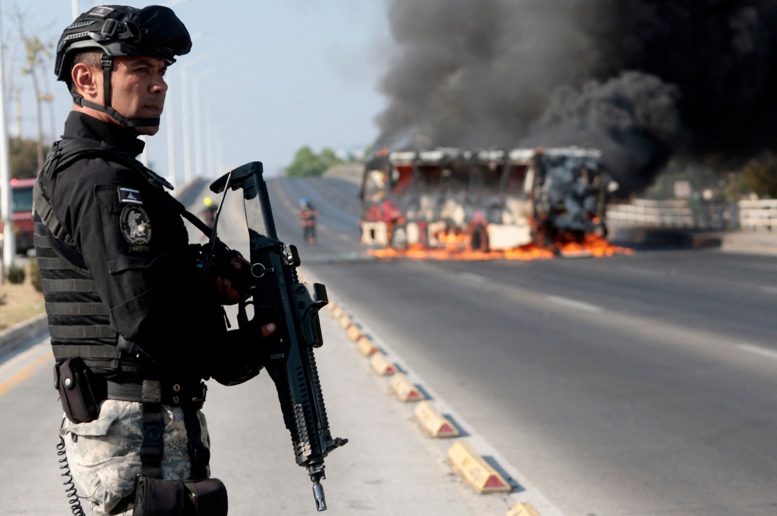 ក្រុមសកម្មប្រយុទ្ធ CJNG បានដុតរថយន្តដើម្បីរៀបចំការបិទផ្លូវនៅពេលដែលភាពចលាចលបានផ្ទុះឡើងបន្ទាប់ពីការសម្លាប់ El Mencho ក្នុងខែកុម្ភៈ។