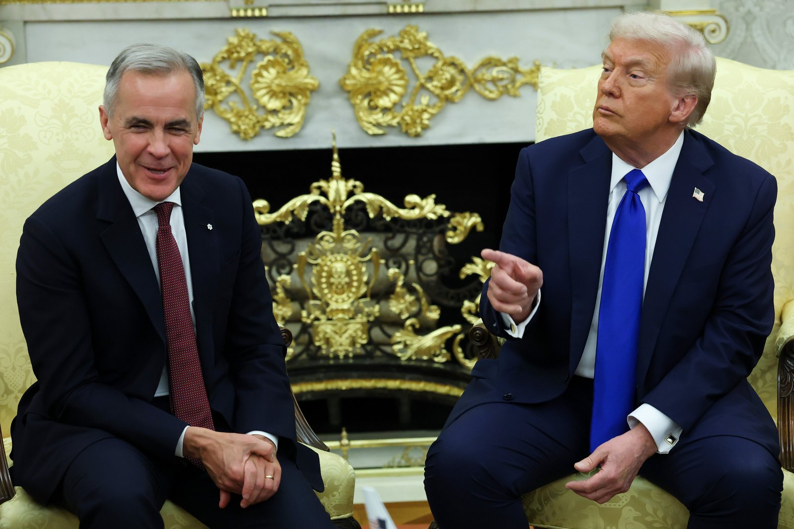 Trump ថ្លែងទៅកាន់អ្នកសារព័ត៌មានជាមួយនាយករដ្ឋមន្ត្រីកាណាដា Mark Carney នៅក្នុងការិយាល័យរាងពងក្រពើនៃសេតវិមានក្នុងទីក្រុង Washington, DC នៅថ្ងៃទី 7 ខែតុលា ឆ្នាំ 2025។