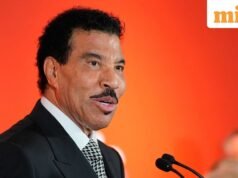 Lionel Richie ពន្យាពេលការបង្ហាញខ្លួនដោយសារបញ្ហាសុខភាពនៅលើឆាកអំឡុងពេលបើកការប្រគំតន្ត្រី