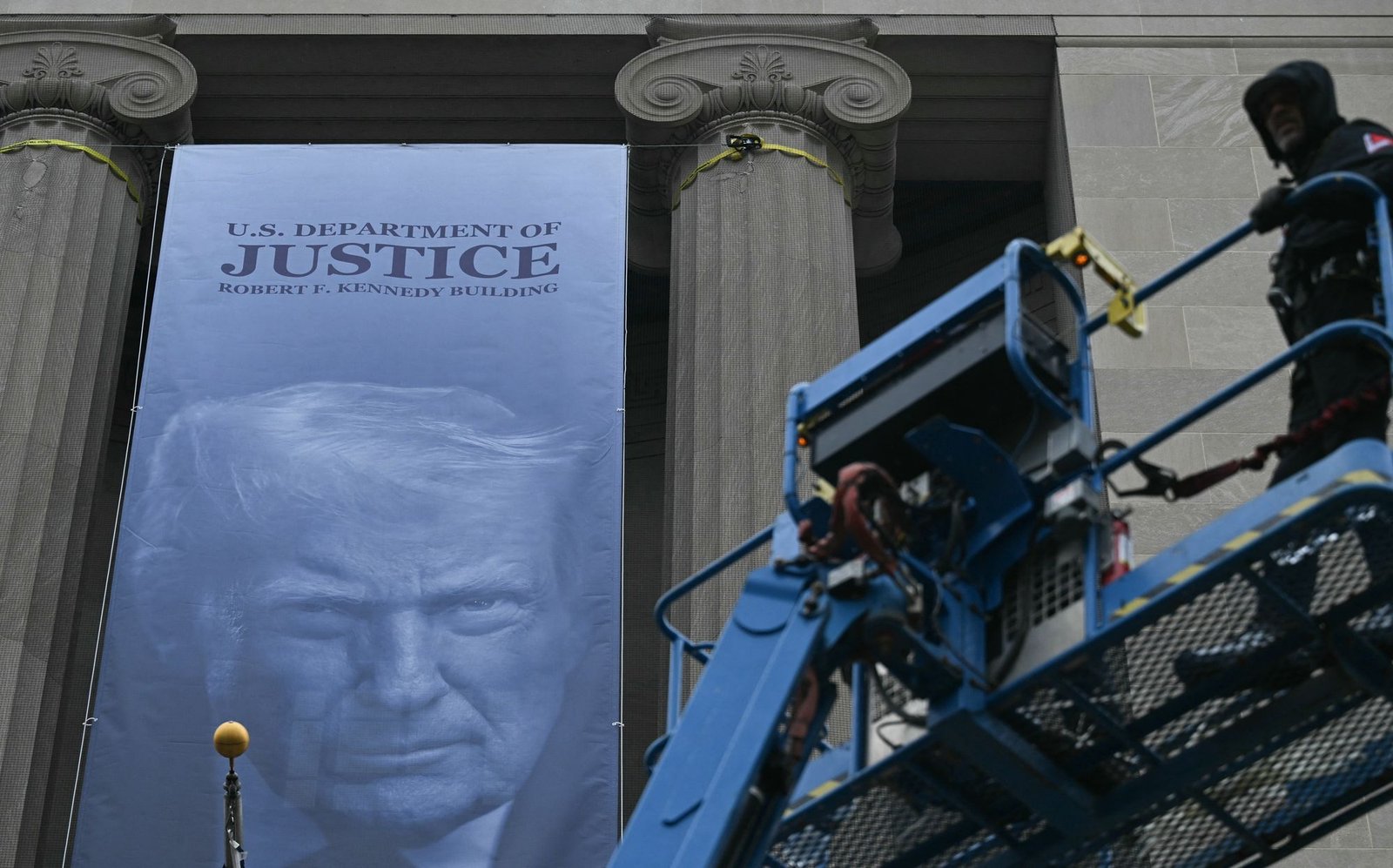 រដ្ឋបាល Trump បាននាំឱ្យមានការបណ្ដេញបុគ្គលិកយ៉ាងច្រើននៅឯទីភ្នាក់ងារសំខាន់ៗ រួមទាំងក្រសួងយុត្តិធម៌ផងដែរ។