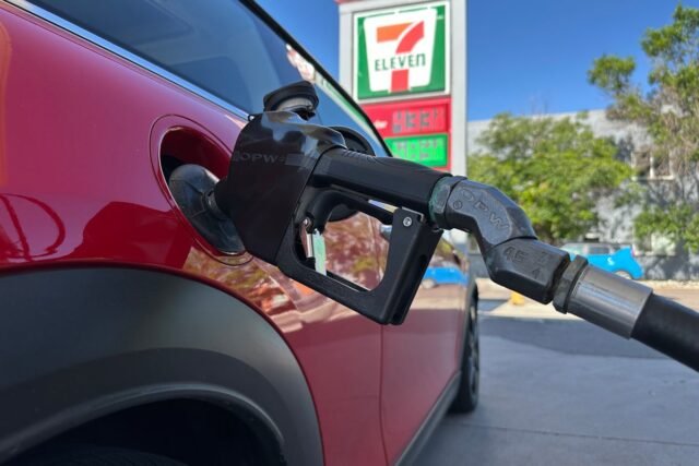 US_Gasoline_Prices_42649.jpg