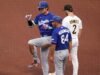 Shohei Ohtani បានចាកចេញពីការប្រកួតរបស់ Dodgers ទល់នឹង Pirates ក្នុងវគ្គទី 7 ជាមួយនឹងការរលាកជង្គង់ខាងឆ្វេង។