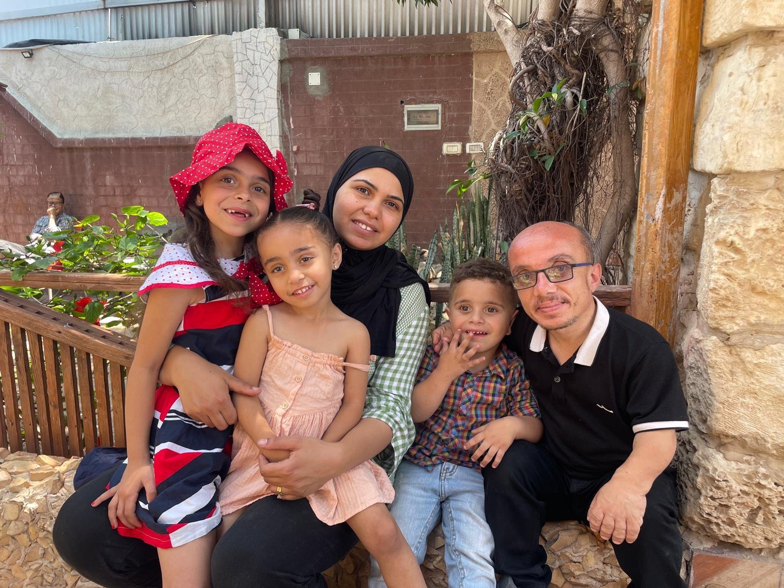 Haitham Al-Saqqa និងក្រុមគ្រួសាររបស់គាត់។