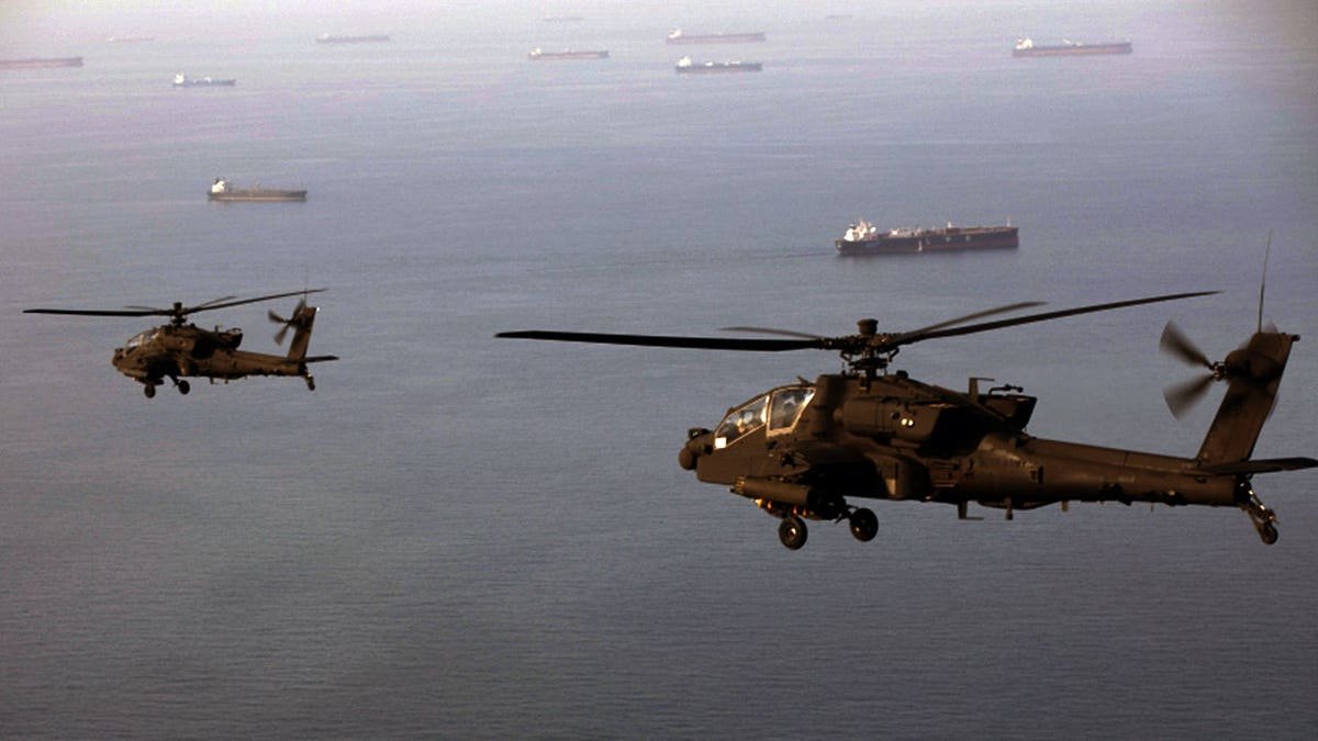 Apaches ដើរល្បាតតាមច្រកសមុទ្រ Hormuz
