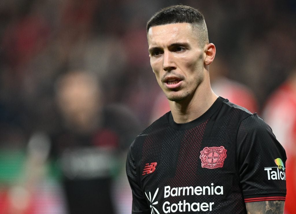 Alejandro Grimaldo ពី Bayer Leverkusen
