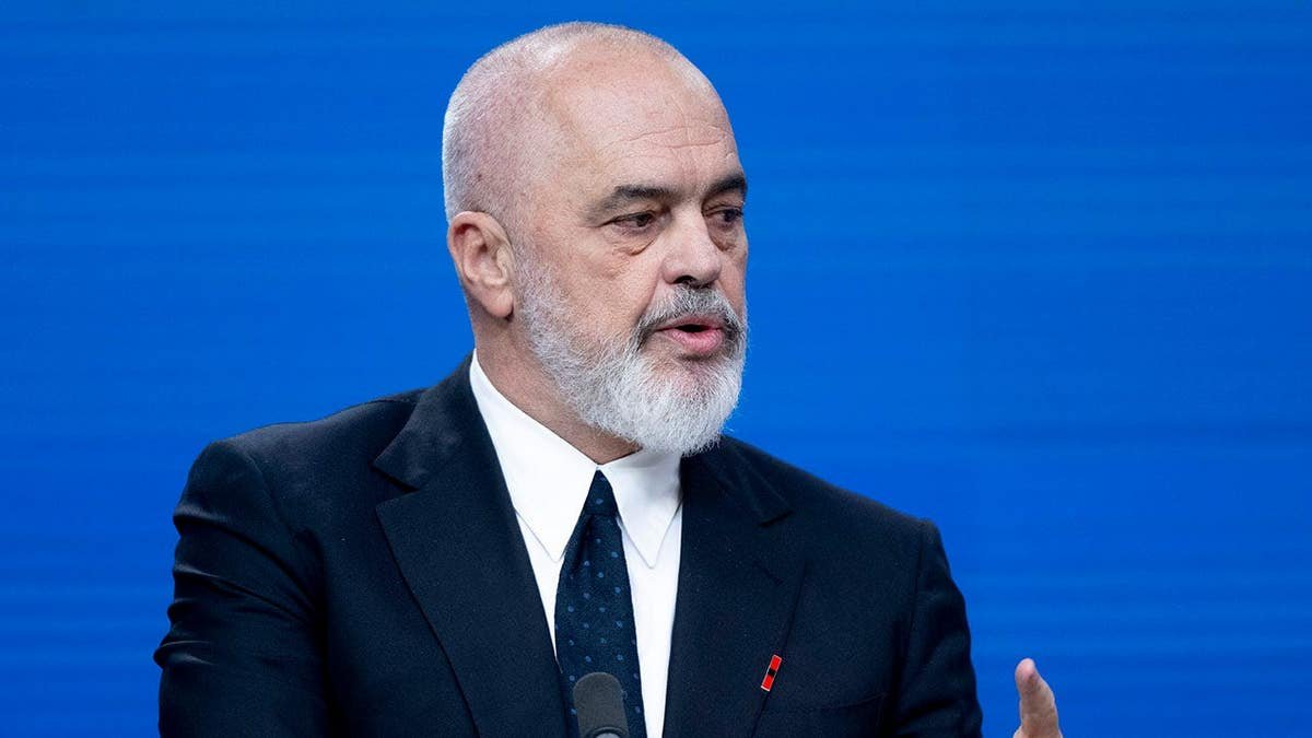 Edi Rama ថ្លែង​នៅ​ក្នុង​សន្និសីទ​កាសែត​ក្នុង​ទីក្រុង Brussels ប្រទេស​បែលហ្សិក