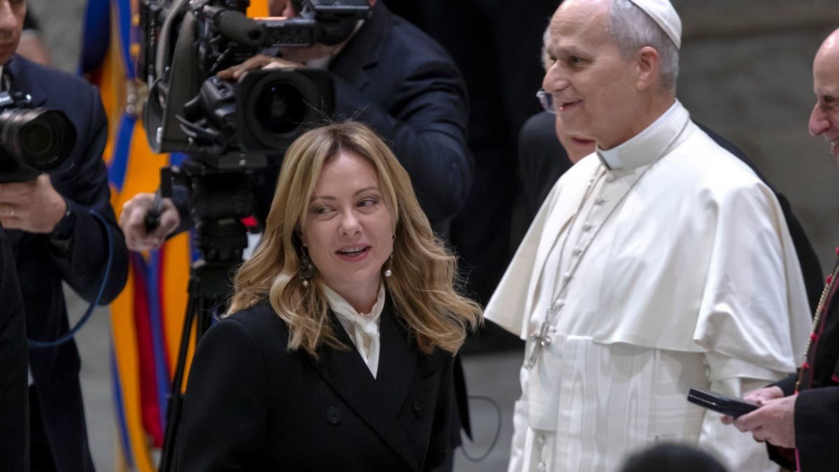 នាយករដ្ឋមន្ត្រី Giorgia Meloni និង Pope Leo