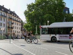 ទីក្រុង Strasbourg ។ ដើម្បីកាត់បន្ថយភាពតានតឹងរវាងអ្នកជិះកង់ អ្នកថ្មើរជើង និងអ្នកបើកបរ សាលាក្រុងចង់កែសម្រួលរង្វង់កង់