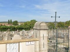 Saône និង Loire។ ទោះមានរលកកម្ដៅក៏ចង់ទៅផ្នូរប្រពន្ធស្លាប់ក្នុងទីបញ្ចុះសព